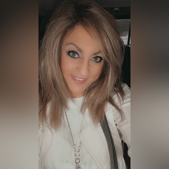 Meet your Posher, Patricia - Picture 1 of 3